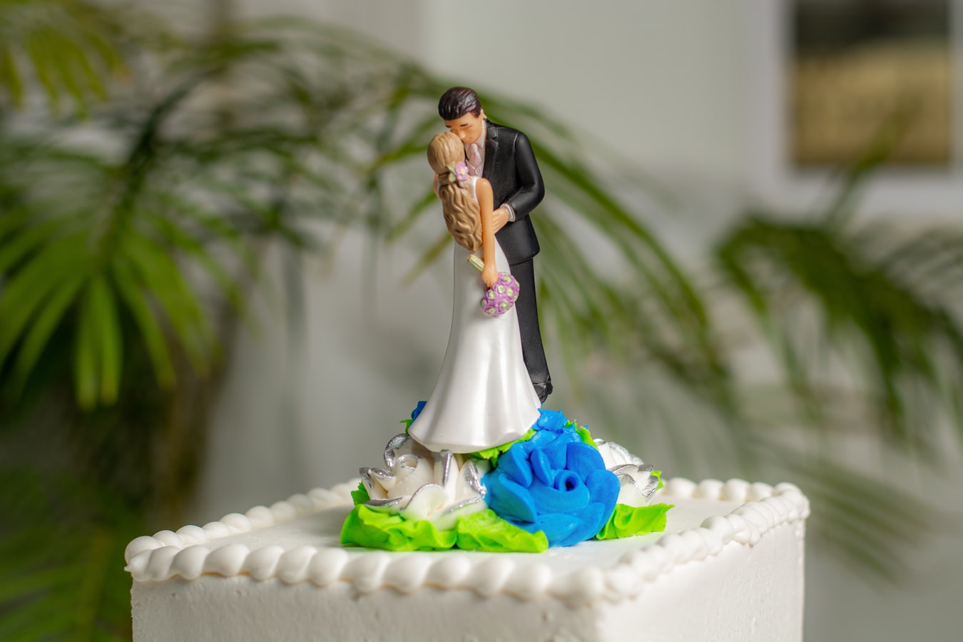Фигурки на свадебном торте